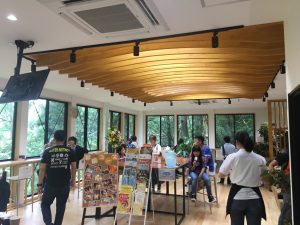 出口無料休憩所「コモレビ」